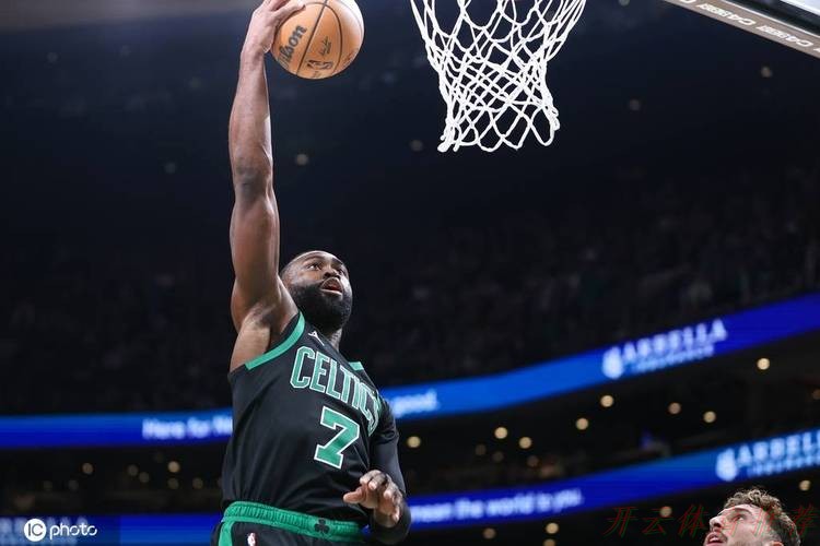 开云体育下载中心：布朗33+12哈登空砍37+7+8 凯尔特人险胜快船