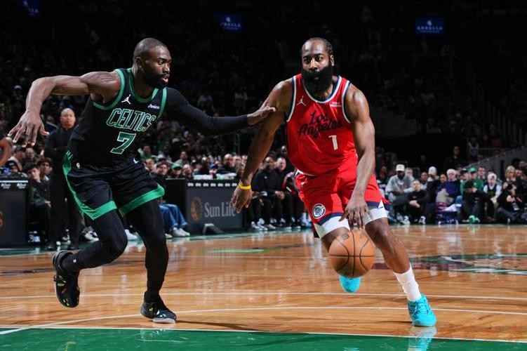 开云体育下载中心：布朗33+12哈登空砍37+7+8 凯尔特人险胜快船